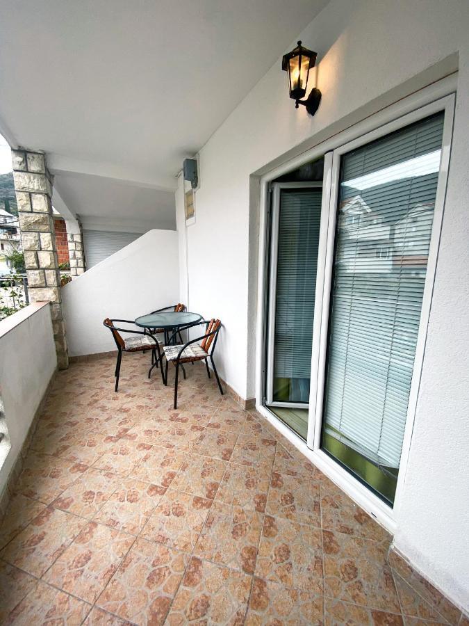 Apartments Marijana Tivat Bagian luar foto