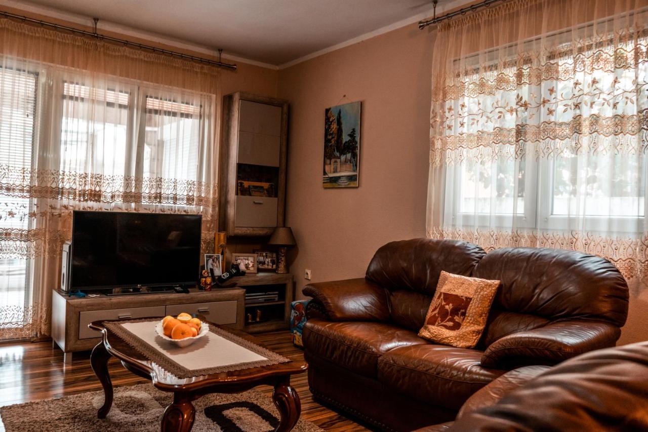 Apartments Marijana Tivat Bagian luar foto
